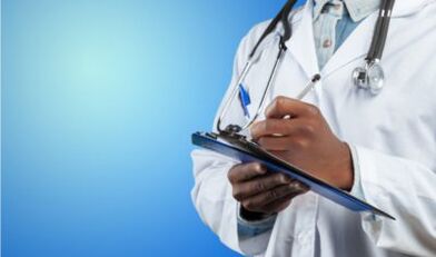 lékař udělá poznámku